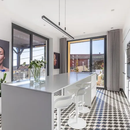 Margot ' Exceptional Place *